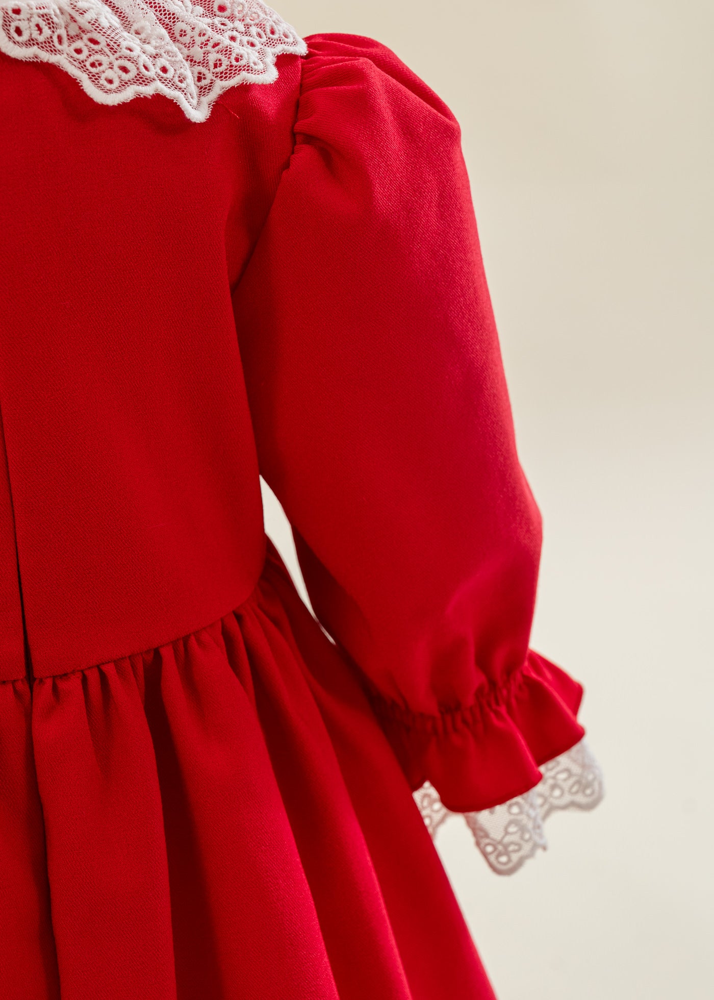 Rochita Stofa Rosie Cu Volanas Dantela Alba La Gat Si Maneca AnneBebe