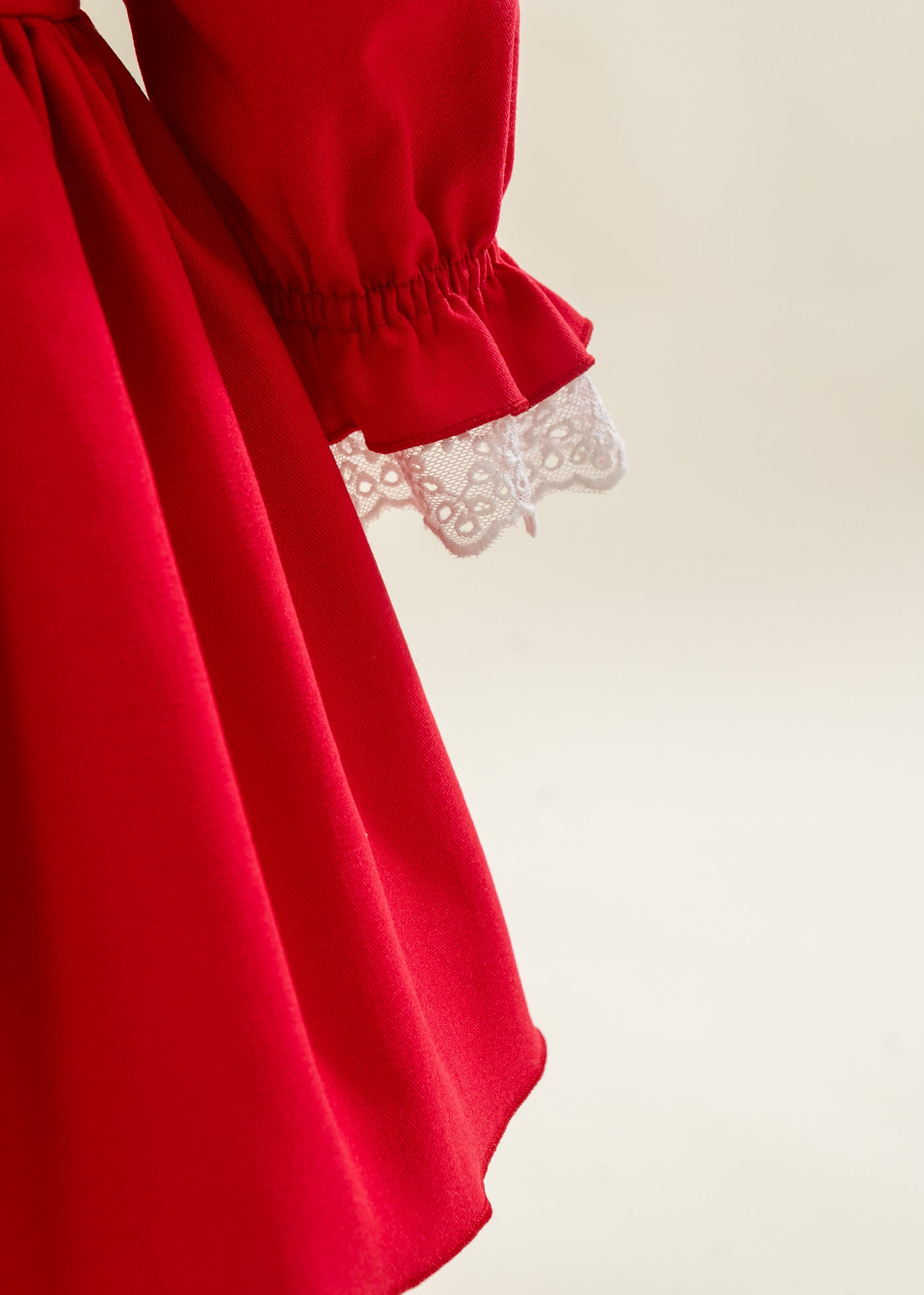 Rochita Stofa Rosie Cu Volanas Dantela Alba La Gat Si Maneca AnneBebe