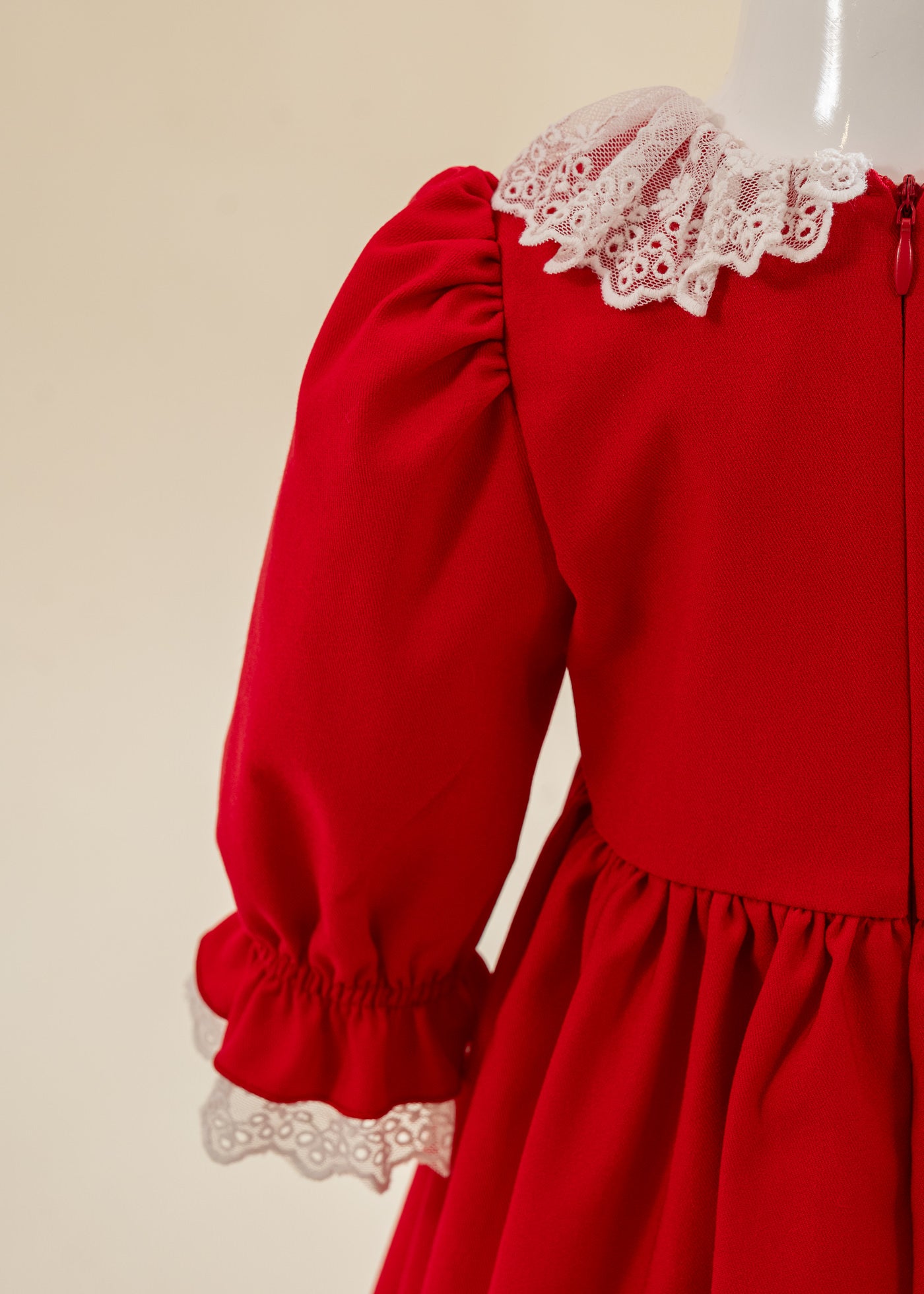 Rochita Stofa Rosie Cu Volanas Dantela Alba La Gat Si Maneca AnneBebe