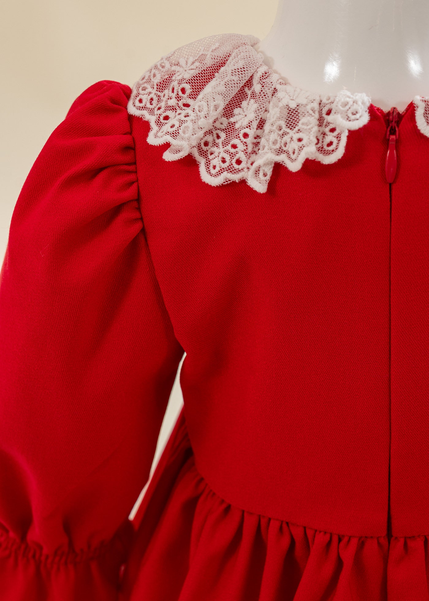 Rochita Stofa Rosie Cu Volanas Dantela Alba La Gat Si Maneca AnneBebe