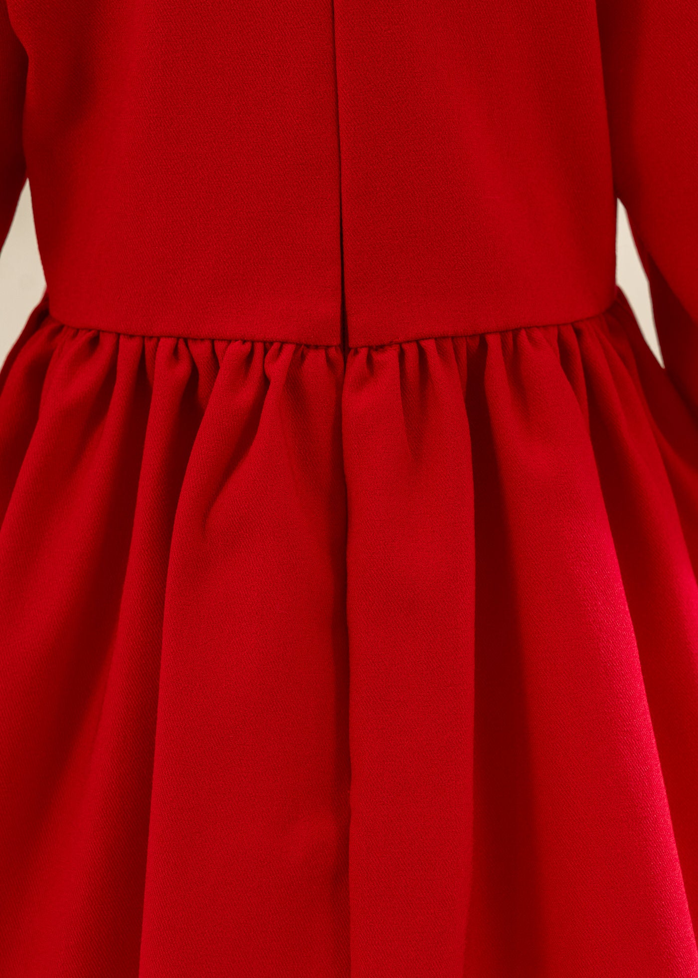 Rochita Stofa Rosie Cu Volanas Dantela Alba La Gat Si Maneca AnneBebe