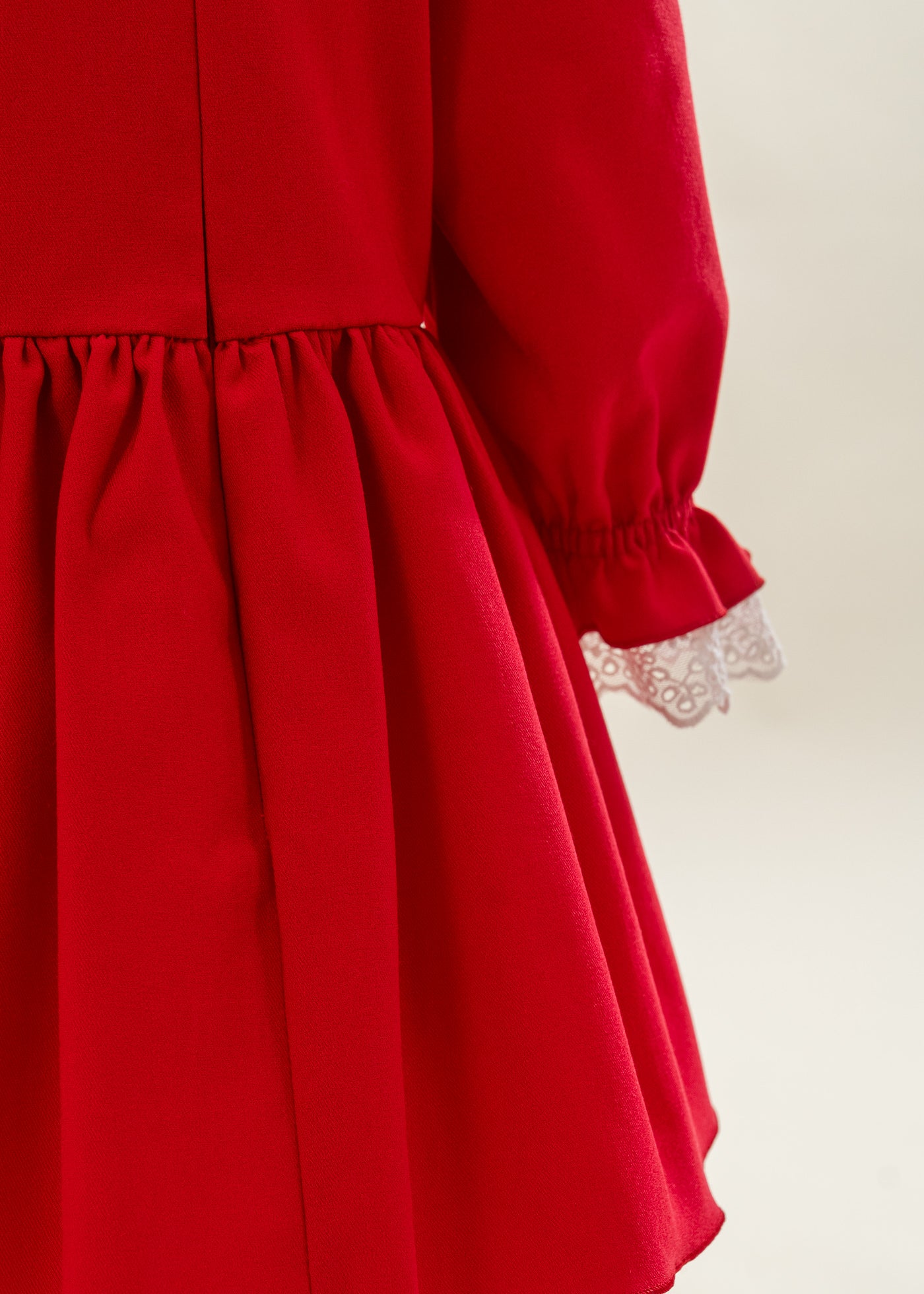 Rochita Stofa Rosie Cu Volanas Dantela Alba La Gat Si Maneca AnneBebe