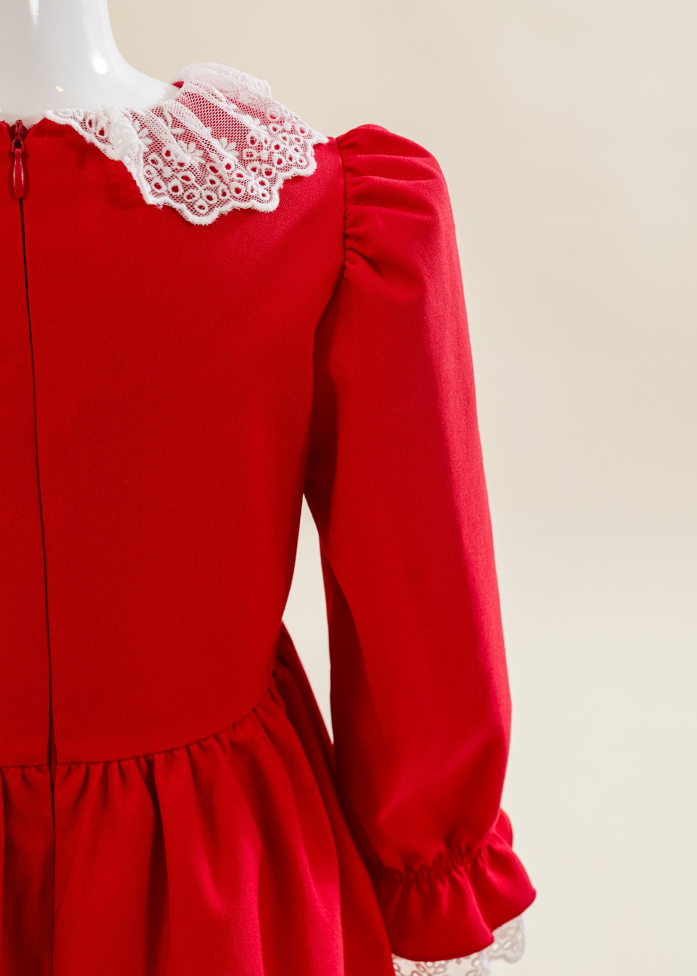 Rochita Stofa Rosie Cu Volanas Dantela Alba La Gat Si Maneca AnneBebe