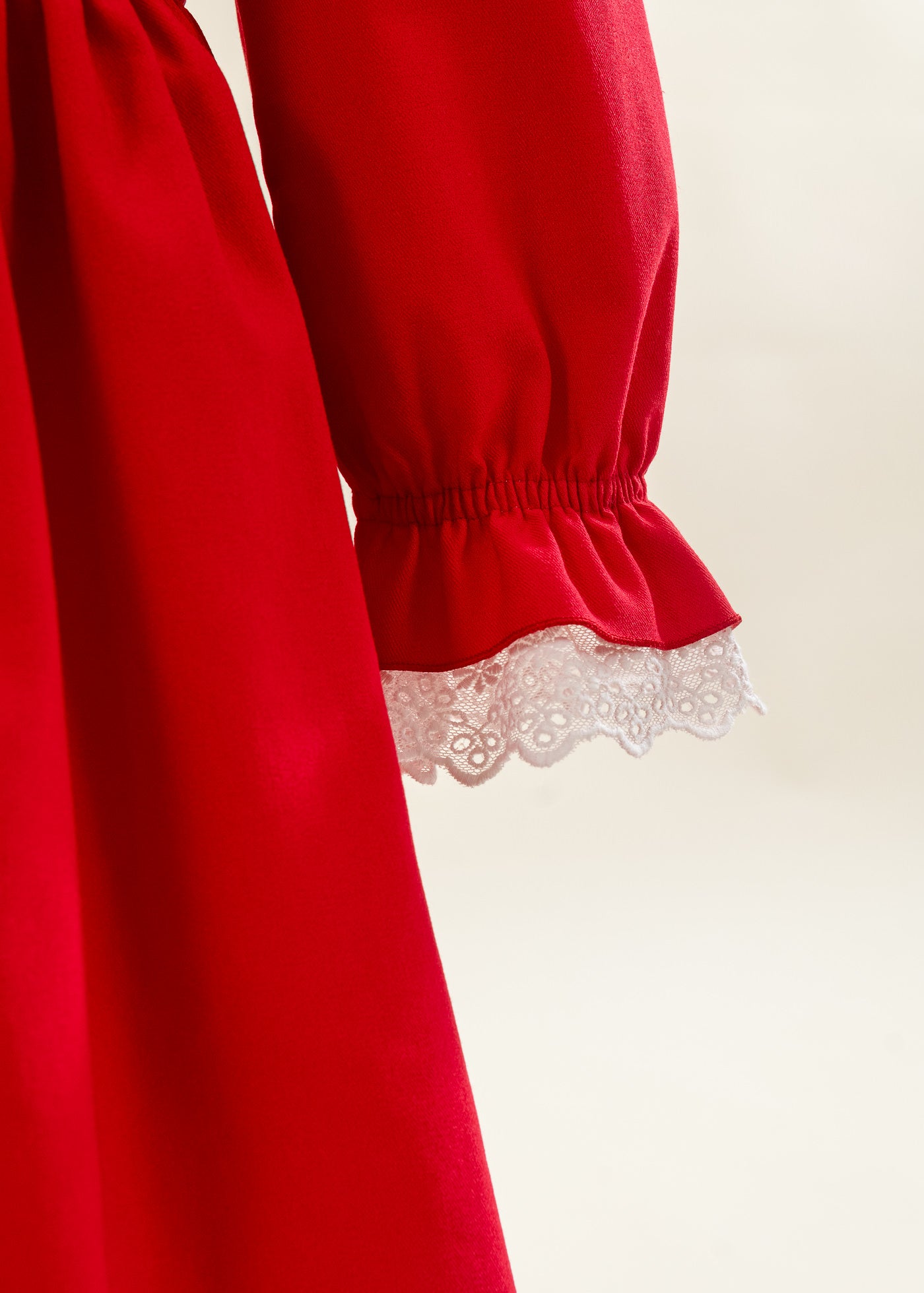 Rochita Stofa Rosie Cu Volanas Dantela Alba La Gat Si Maneca AnneBebe