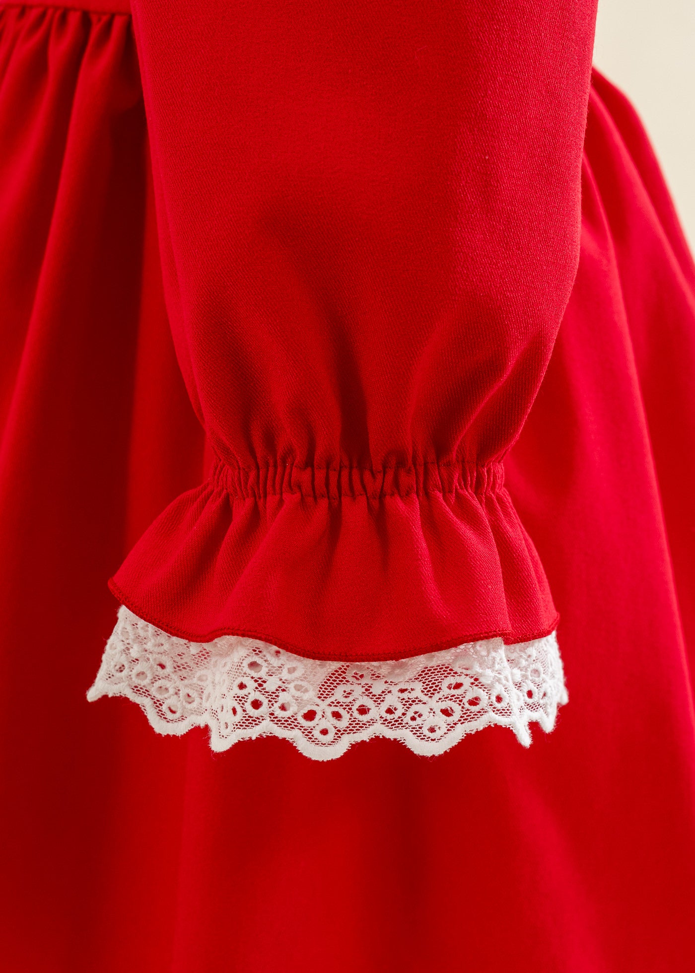 Rochita Stofa Rosie Cu Volanas Dantela Alba La Gat Si Maneca AnneBebe