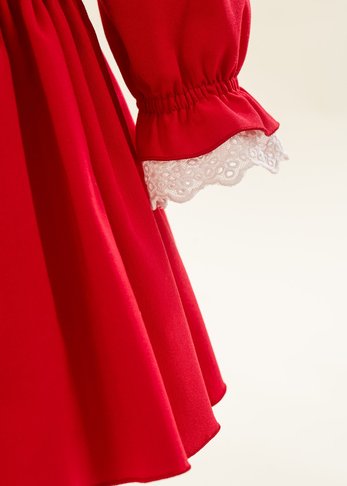 Rochita Stofa Rosie Cu Volanas Dantela Alba La Gat Si Maneca AnneBebe