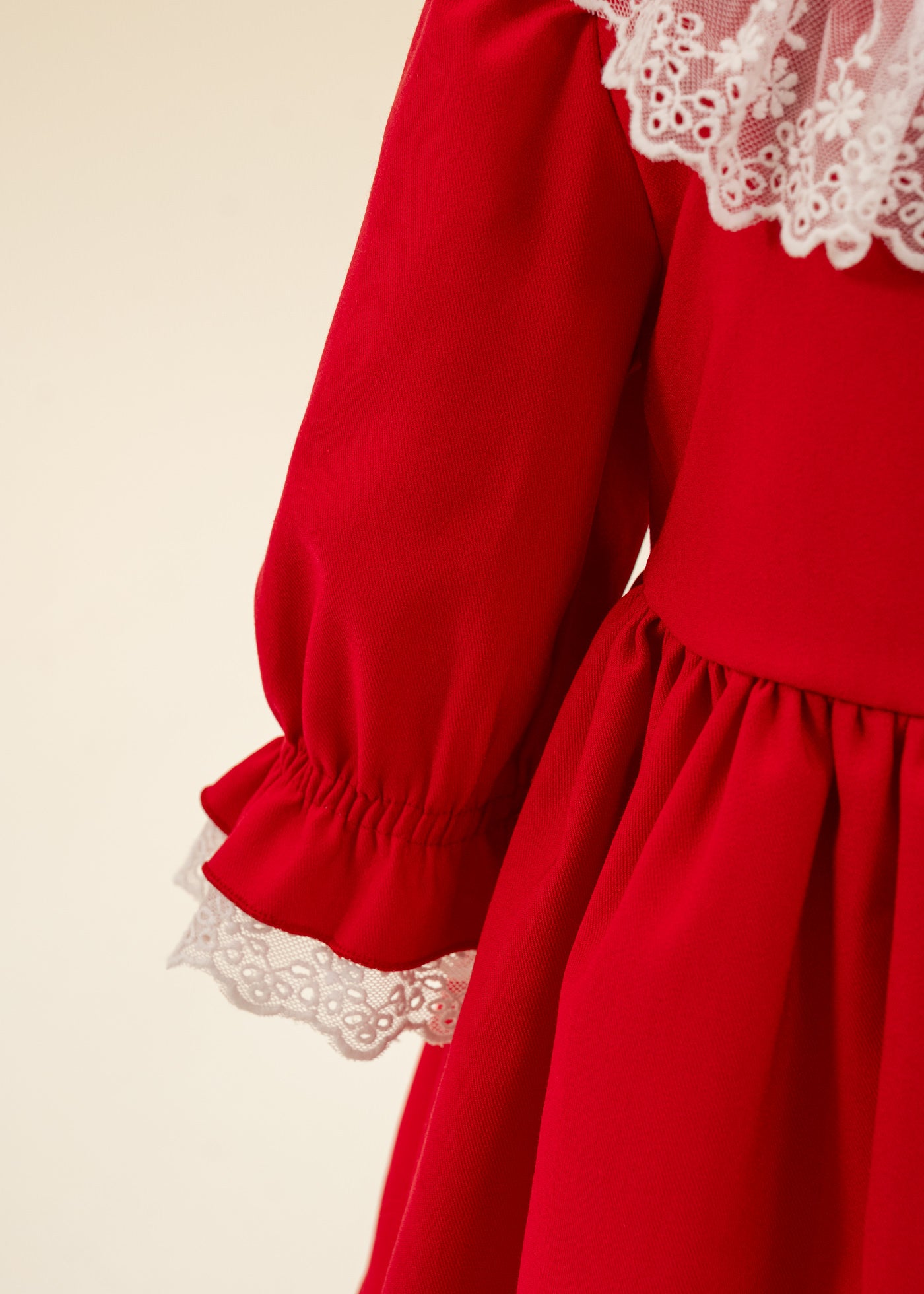 Rochita Stofa Rosie Cu Volanas Dantela Alba La Gat Si Maneca AnneBebe