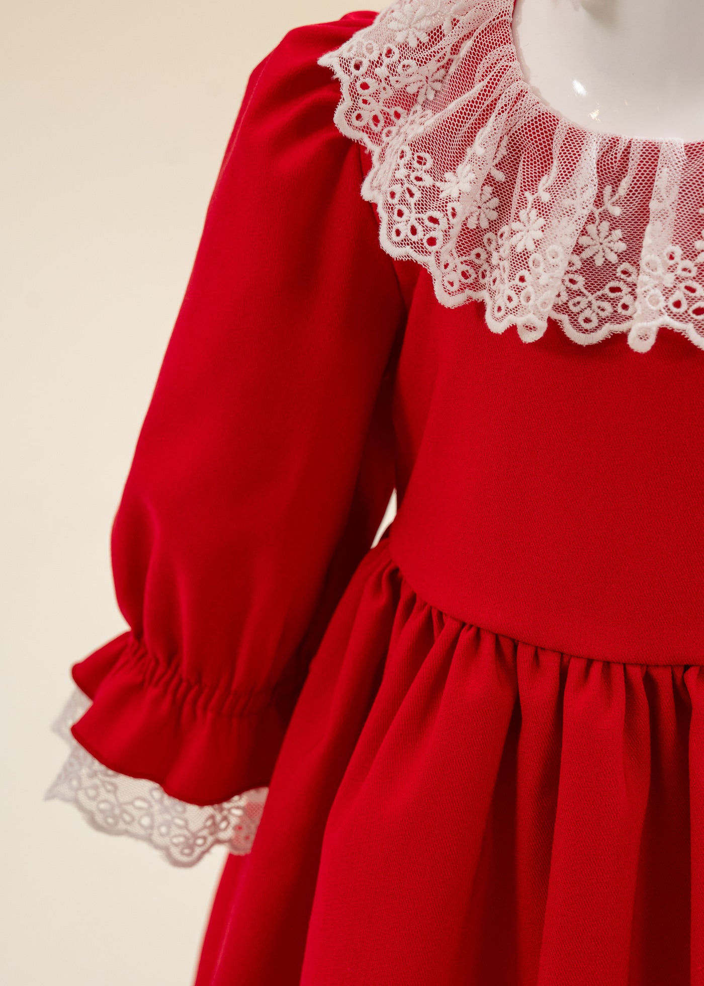 Rochita Stofa Rosie Cu Volanas Dantela Alba La Gat Si Maneca AnneBebe