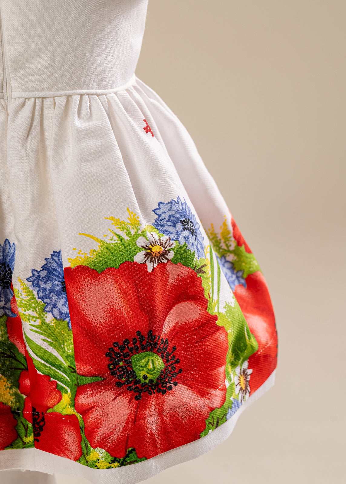 Set Botez Marilena 4 Piese, Rochie, Trusou, Lumanare si Cufar Personalizat Botez AnneBebe