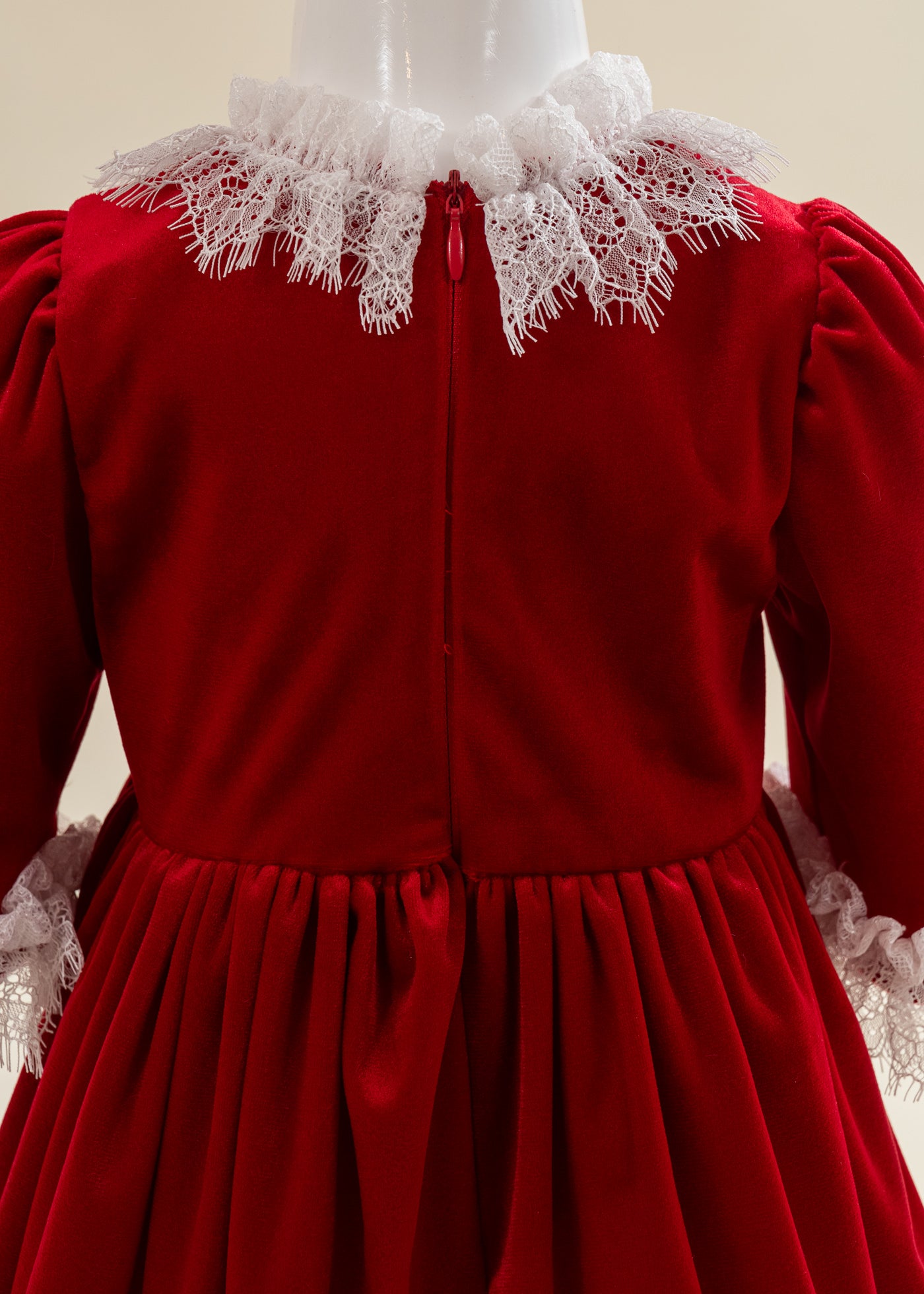 Rochita Catifea Rosie Cu Danteluta La Guler Si Maneca AnneBebe