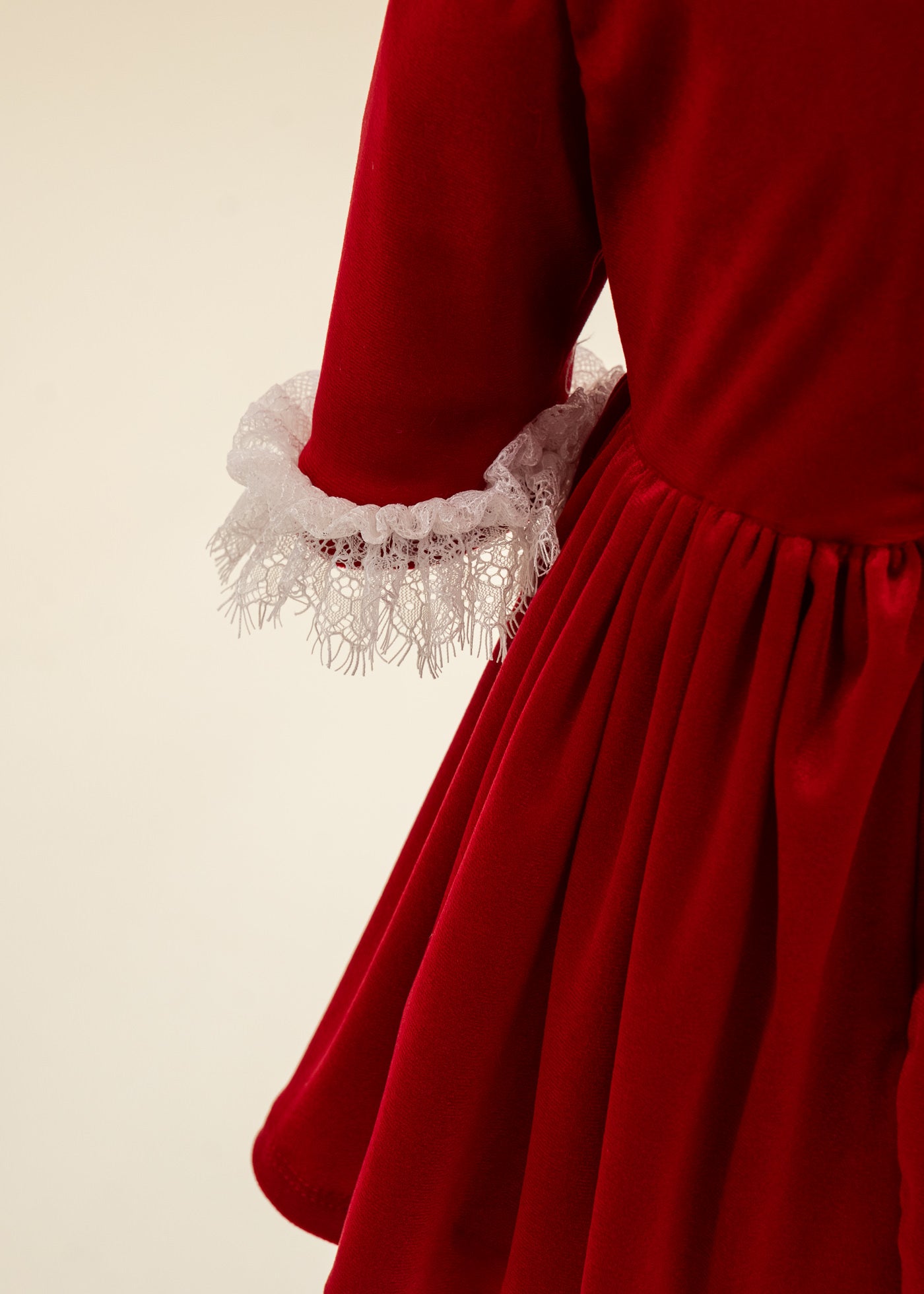 Rochita Catifea Rosie Cu Danteluta La Guler Si Maneca AnneBebe