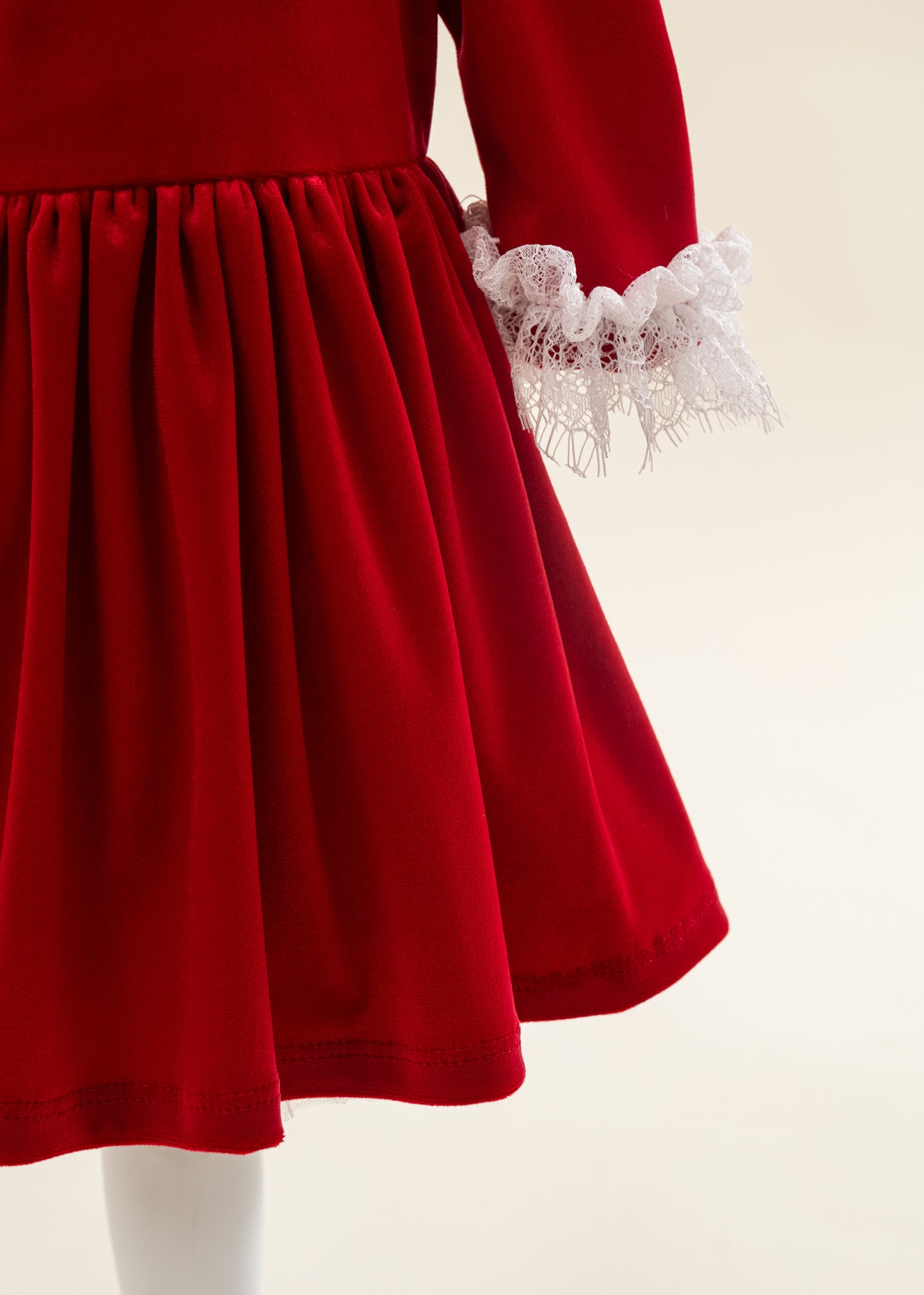 Rochita Catifea Rosie Cu Danteluta La Guler Si Maneca AnneBebe