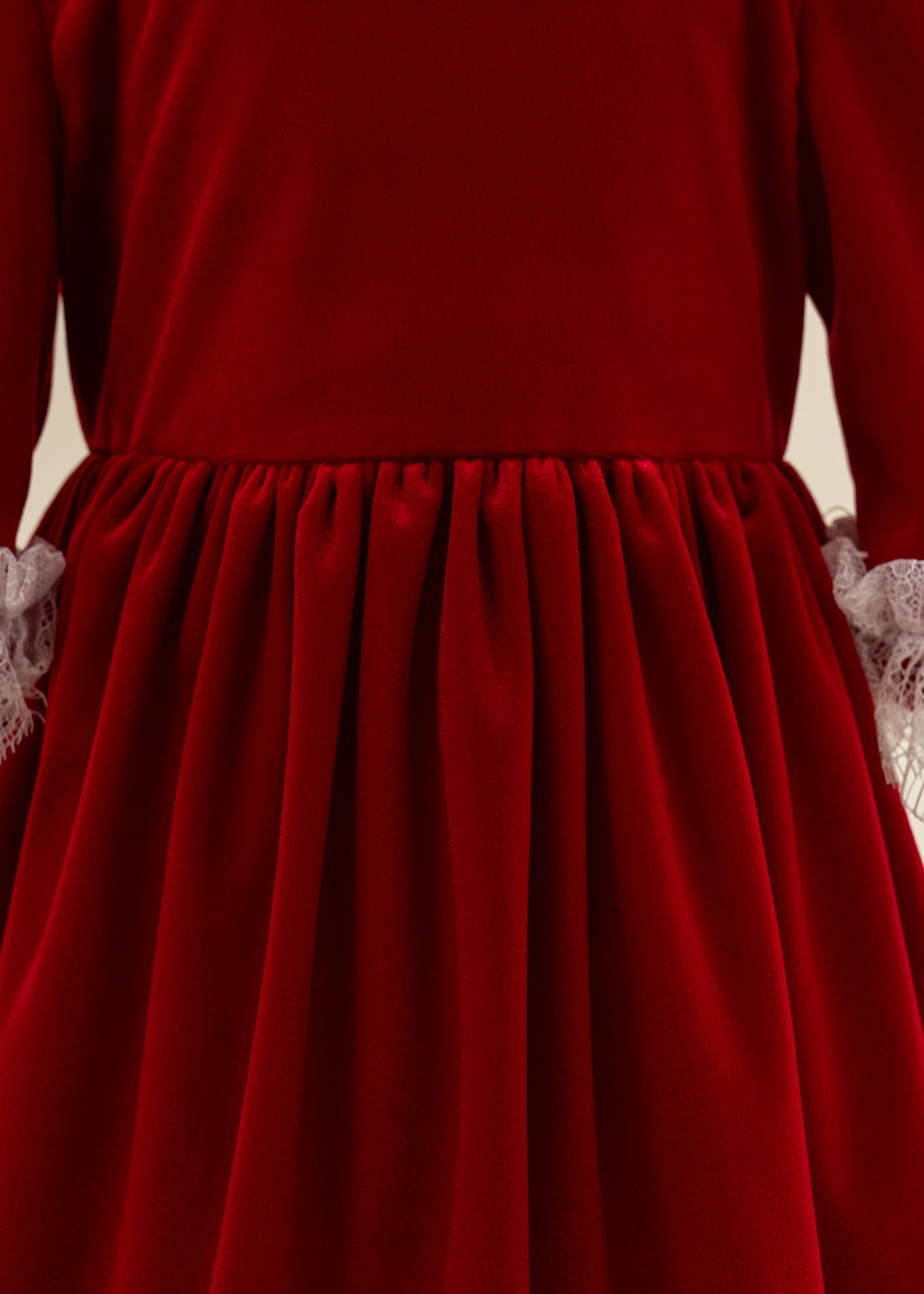 Rochita Catifea Rosie Cu Danteluta La Guler Si Maneca AnneBebe