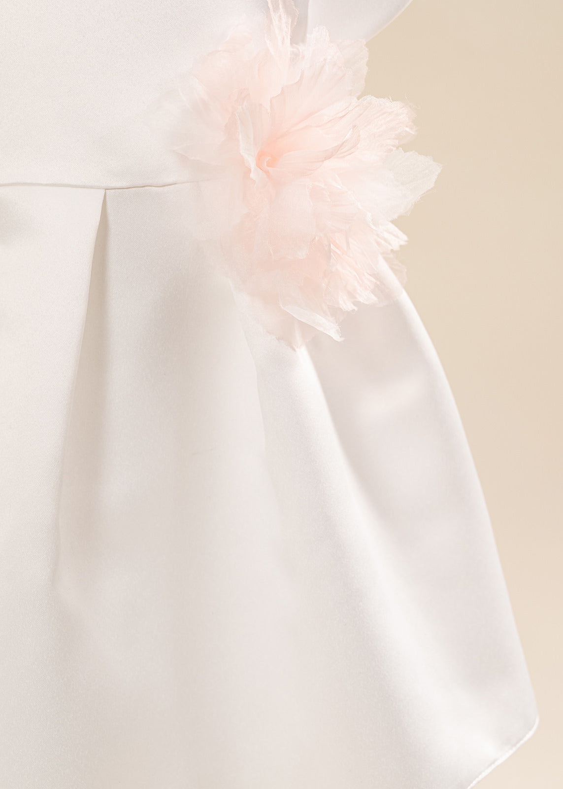 Rochita Mia Crem Cu Floare Roz In Talie AnneBebe