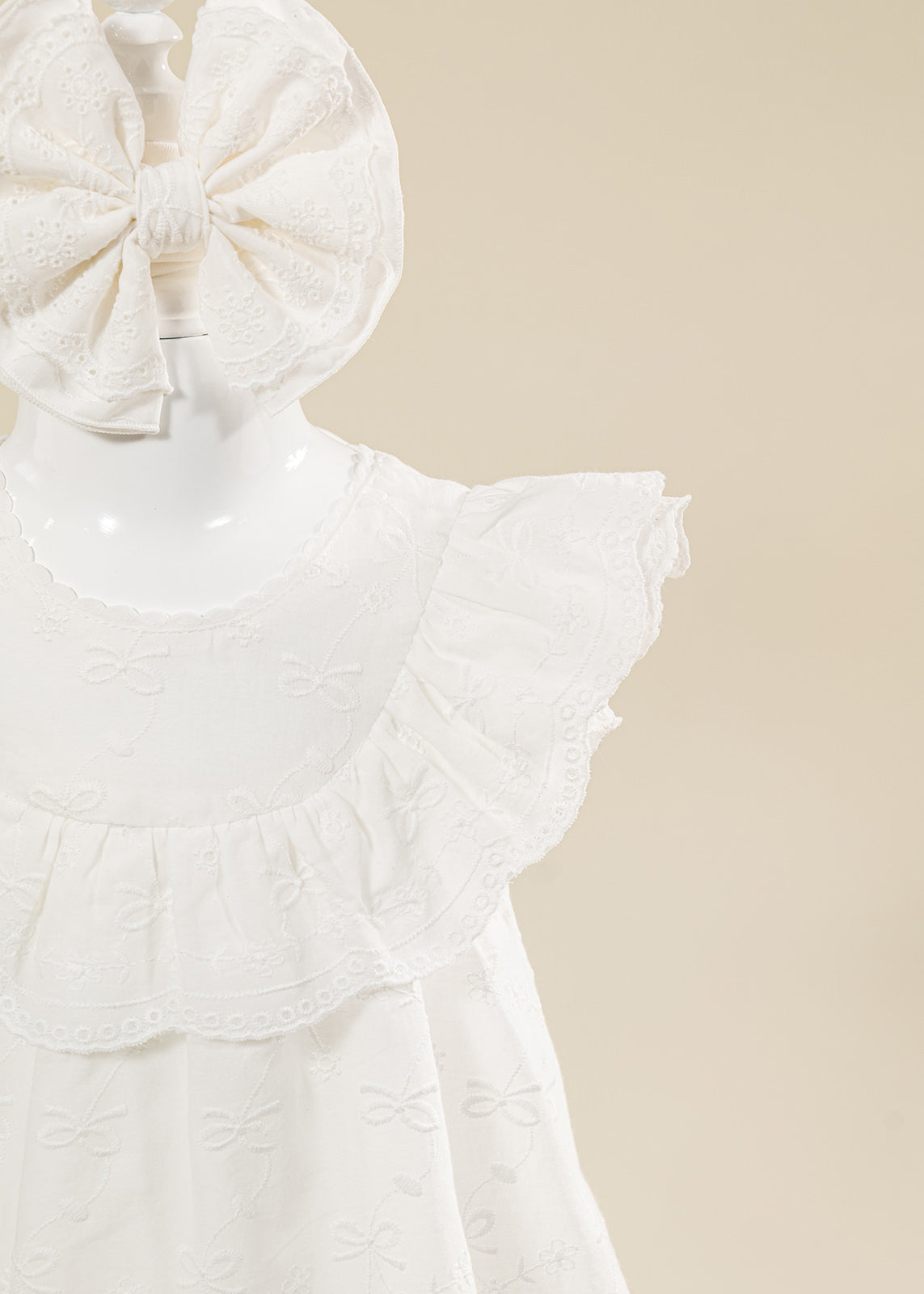 Rochita Zamora Crem Broderie Fundite Cu Volanase AnneBebe