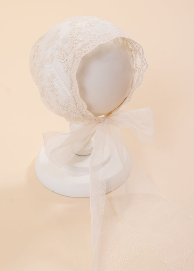 Set Elegant Rochita, Caciulita si Chilotel cu Dantela Capucino AnneBebe
