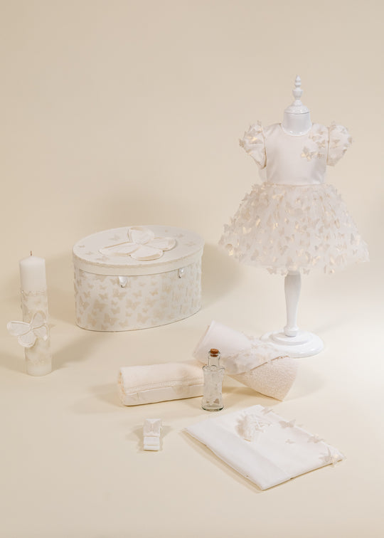 Set Botez Bela 4 Piese, Rochita, Trusou, Lumanare si Cufar Personalizat Botez AnneBebe