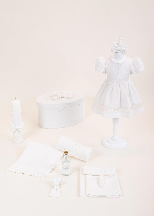 Set Botez Nina 4 Piese, Rochita, Trusou, Lumanare si Cufar Personalizat Botez AnneBebe