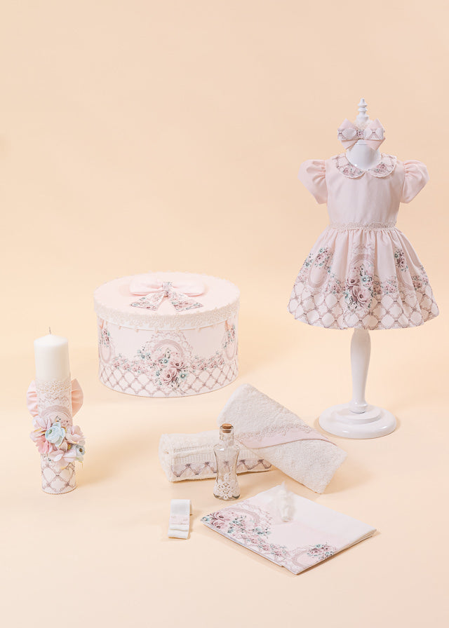 Set Alina 4 Piese, Rochita, Trusou, Lumanare si Cufar AnneBebe