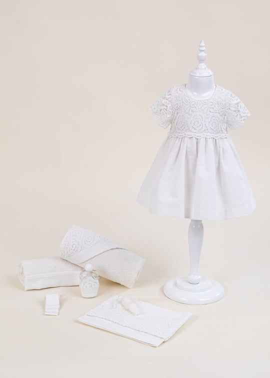 Set Botez July 2 Piese cu Rochita din In si Trusou Personalizat pentru Fete – July | AnneBebe