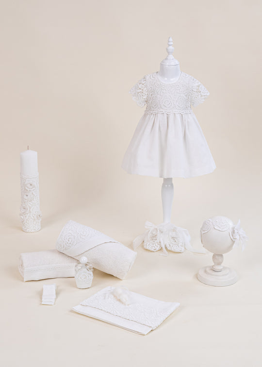 Set Botez July 3 Piese cu Rochita, Trusou si Lumanare Personalizat pentru Fete – July | AnneBebe
