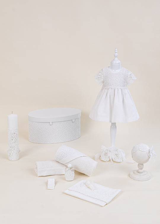 Set Botez Fetite cu Rochita, Trusou, Lumanare si Cufar Personalizat 4 Piese – July | AnneBebe
