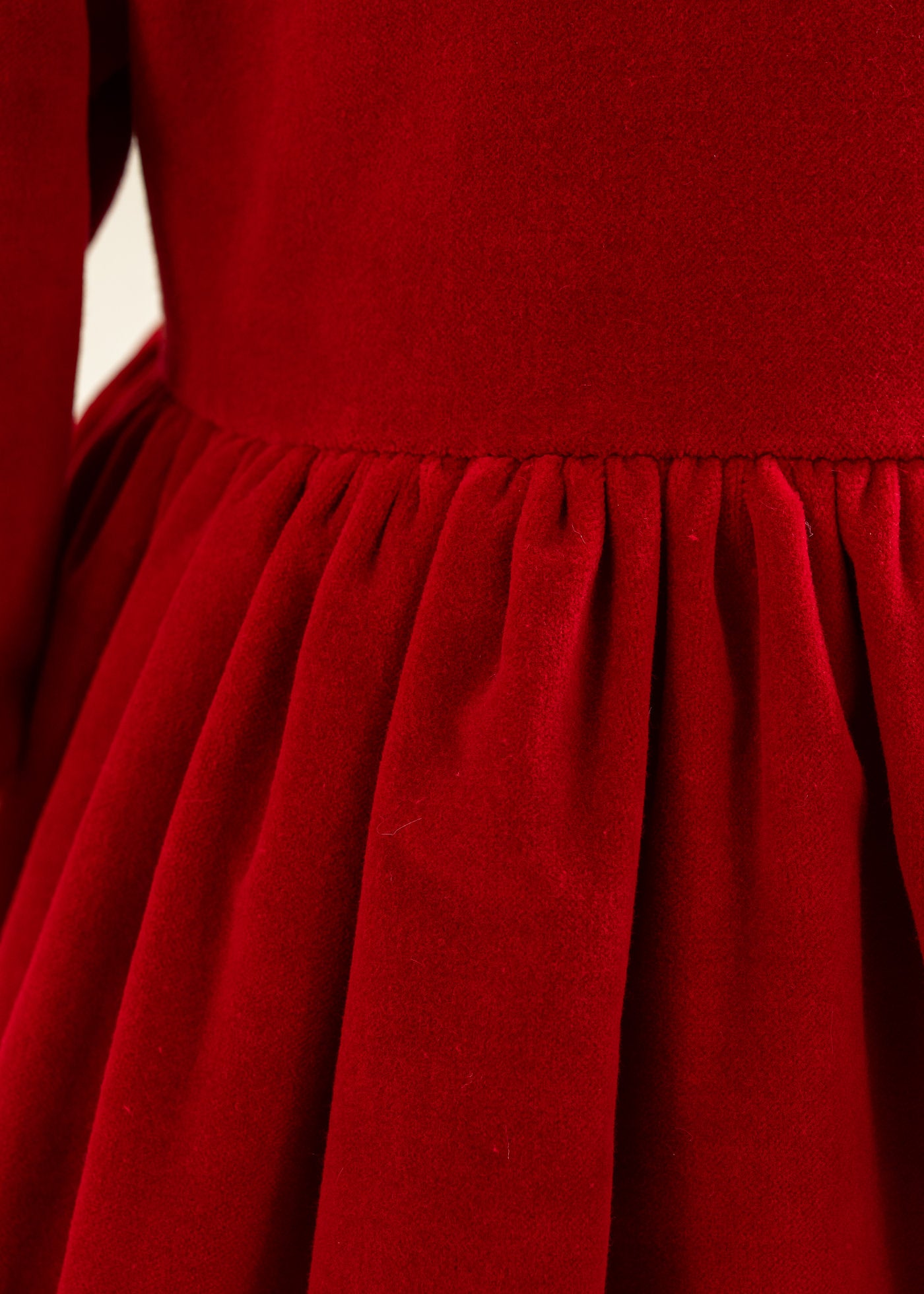 Rochita Catifea Rosie Perlute La Gat Si Maneci AnneBebe