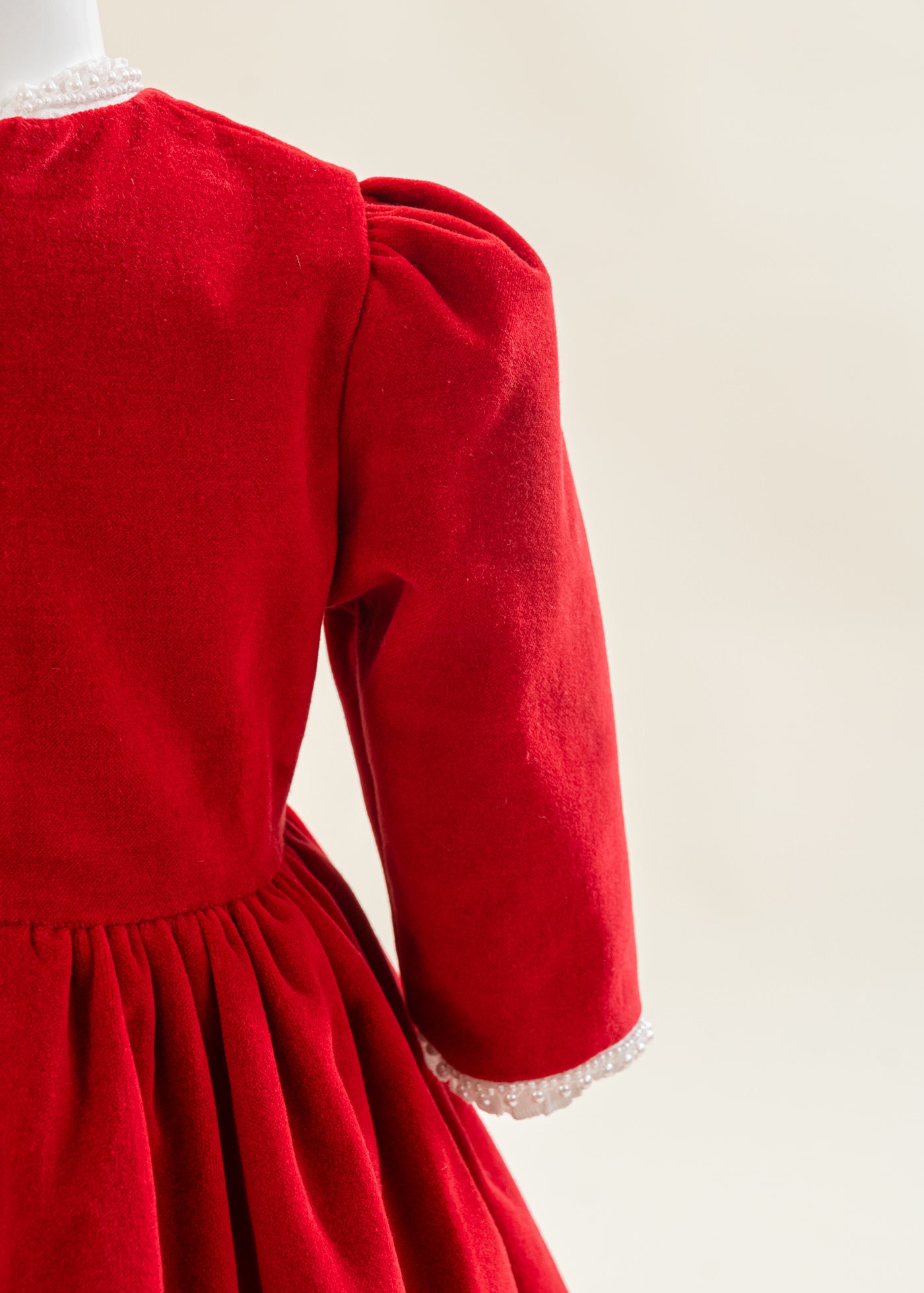 Rochita Catifea Rosie Perlute La Gat Si Maneci AnneBebe