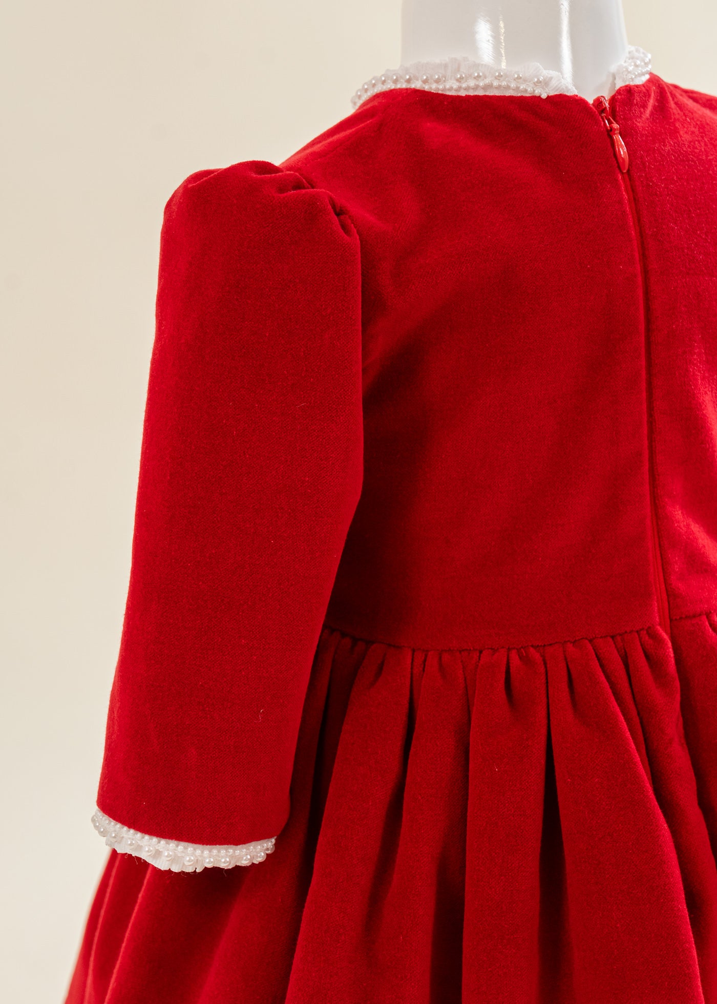 Rochita Catifea Rosie Perlute La Gat Si Maneci AnneBebe