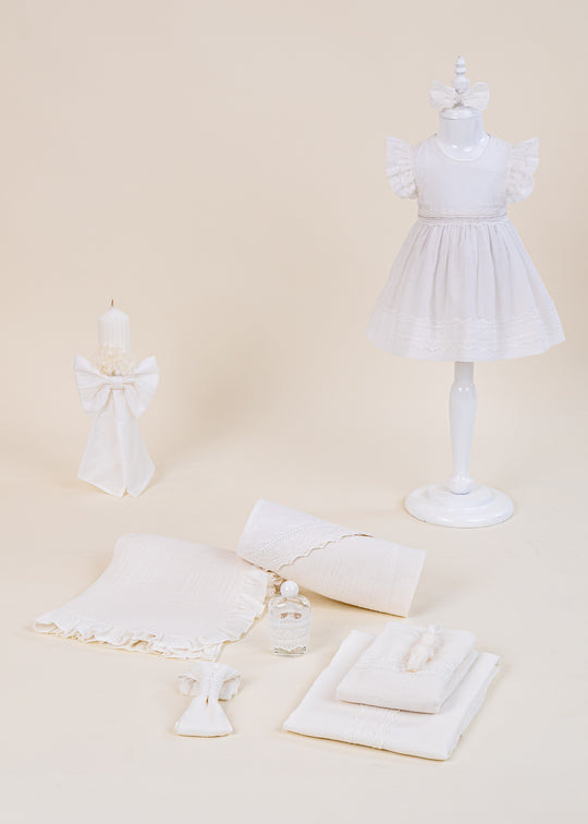 Set de Botez Eugenia 3 Piese cu Rochita, Trusou si Lumanare Personalizat pentru Fetite – Eugenia | AnneBebe