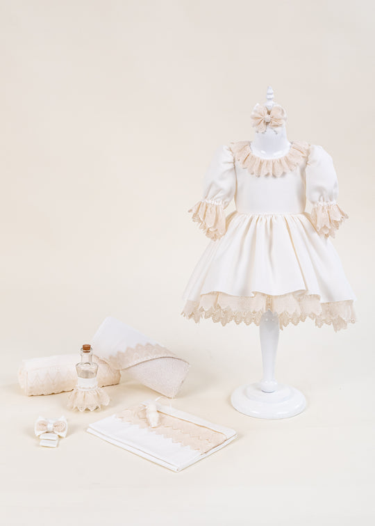 Set Botez Adele 2 Piese cu Rochita din Satin si Trusou Personalizat pentru Fetite – Adele | AnneBebe