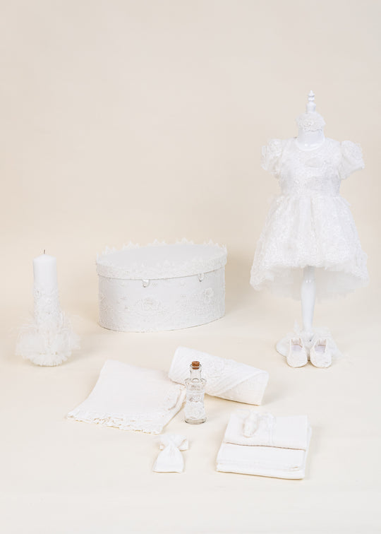 Set Botez 4 Piese cu Rochita, Trusou, Lumanare si Cufar pentru Fetite – Adina | AnneBebe