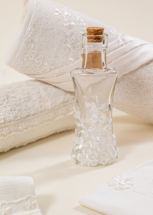 Set Botez Florina 4 Piese Rochie Trusou Lumanare si Cufar Personalizat Botez AnneBebe