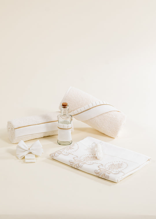 Trusou Nicole Crem Bordura Flori Capucino Cu Auriu AnneBebe