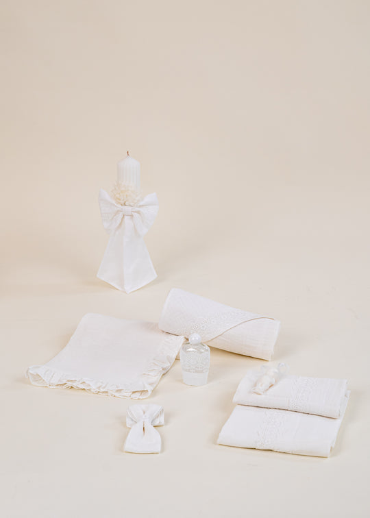 Set Botez Aimee 2 Piese Lumanare si Trusou Crem cu Dantela pentru Fete – Aimee | AnneBebe