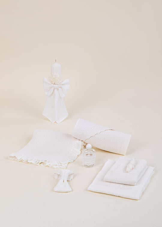 Set Botez Eugenia Crem cu Dantela si Matase, 2 Piese, Personalizabil – Eugenia | AnneBebe