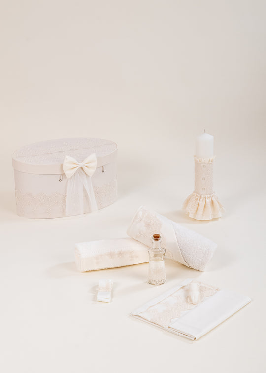 Set Botez Raina 3 Piese, Lumanare, Trusou si Cufar Personalizat Botez AnneBebe