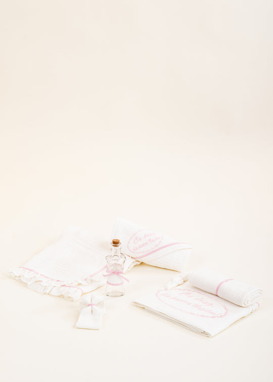 Trusou Claudia Muselina  Crem Danteluta Roz Si Broderie ,, Cu drag Din Partea Nasilor ,, AnneBebe