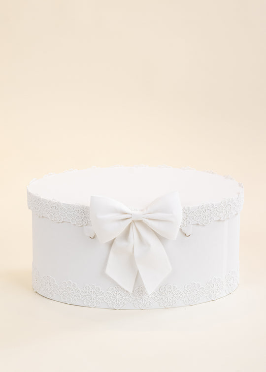 Cufar Andra Oval Crem Dantela Rozete Si Funda In Pe Lateral AnneBebe