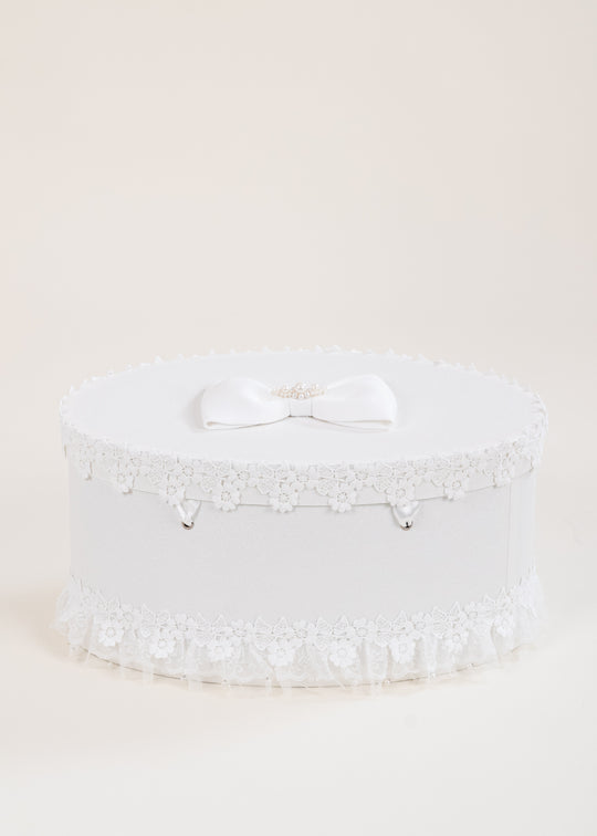 Cufar Mirela Oval Crem Volanas de Dantela si Funda Pe Capac AnneBebe