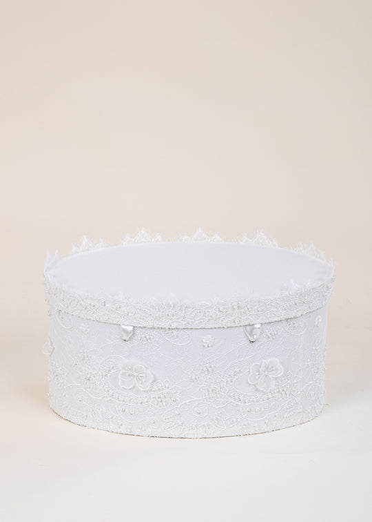 Cufar de Botez Oval Crem Sidefat cu Dantela si Margarete 3D pentru Fete – Adina | AnneBebe