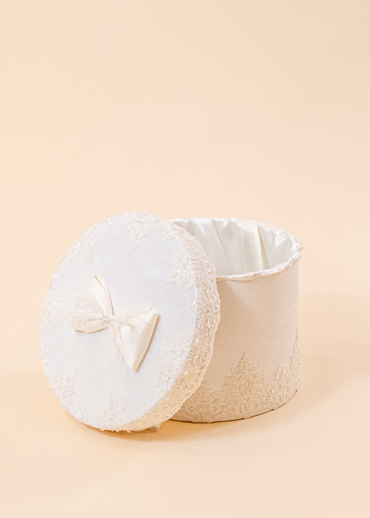 Anais Cream Lace Chest With Pearls AnneBebe