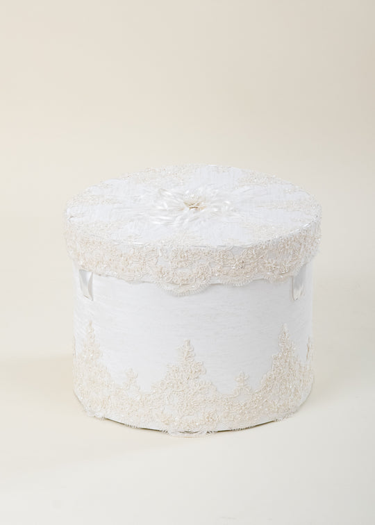 Kelly Round Cream Box Lace Luxury With Pearls