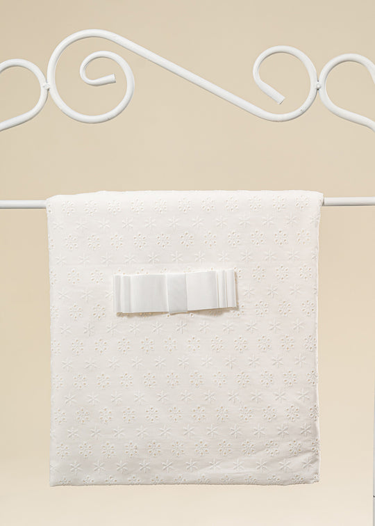 Pled Crem Bumbac cu Broderie Floricele Si Funda AnneBebe