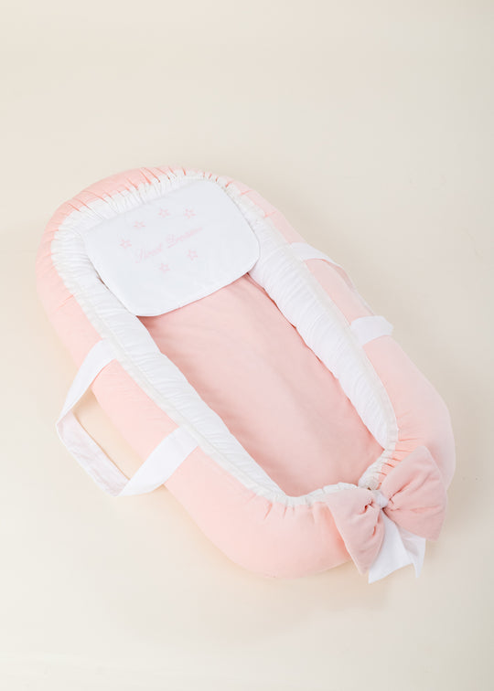 Babynest Plus Roz Deschis Cu Alb Si Perna Cu Stelute Roz Brodate AnneBebe