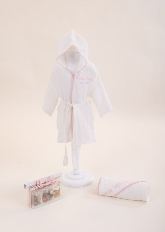 Set Pentru Prima Baita Muselina Crem Broderie Roz cu Prosop si Halat AnneBebe
