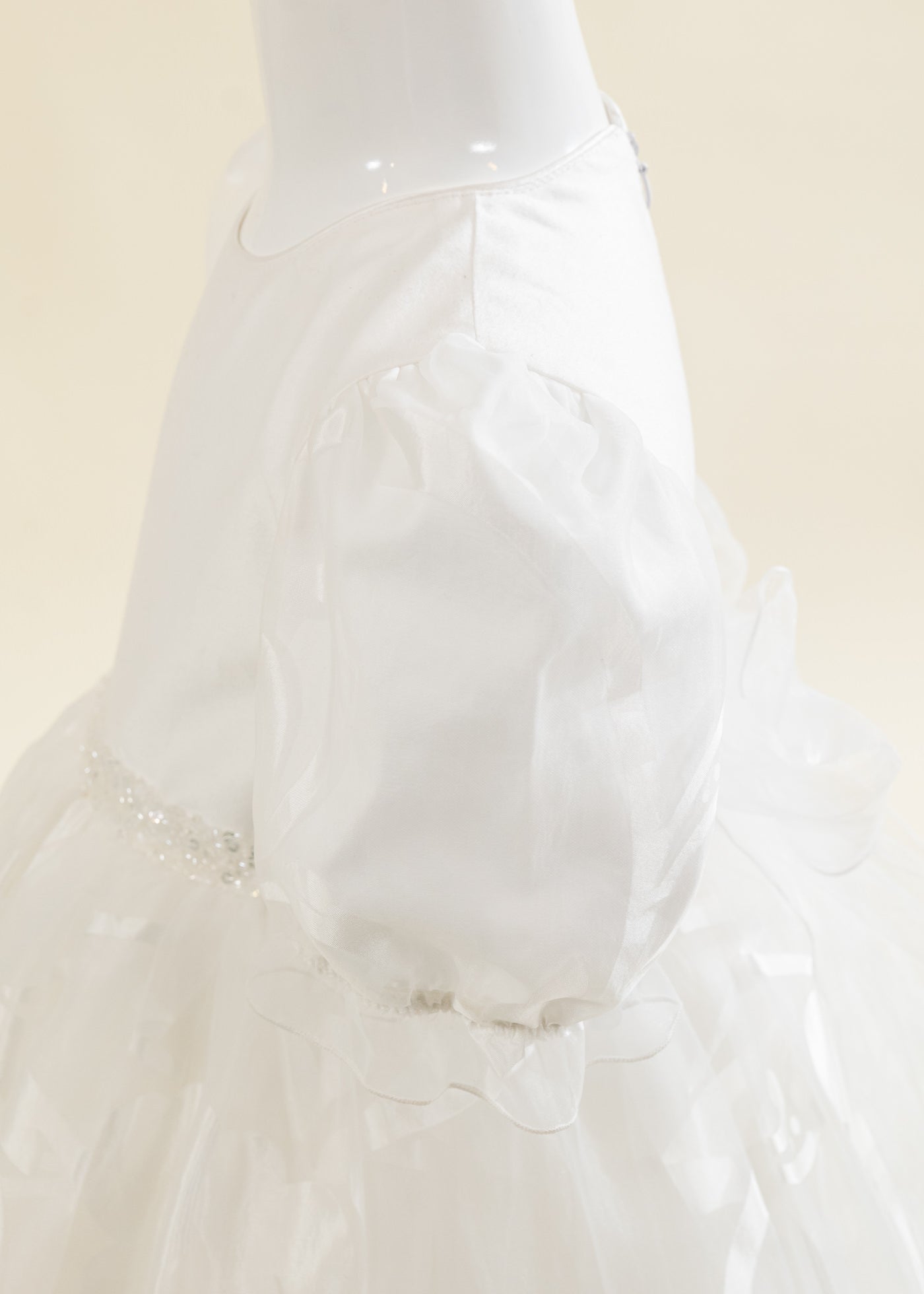 Rochita Alba Cu Dantela Floricele Si Perle AnneBebe