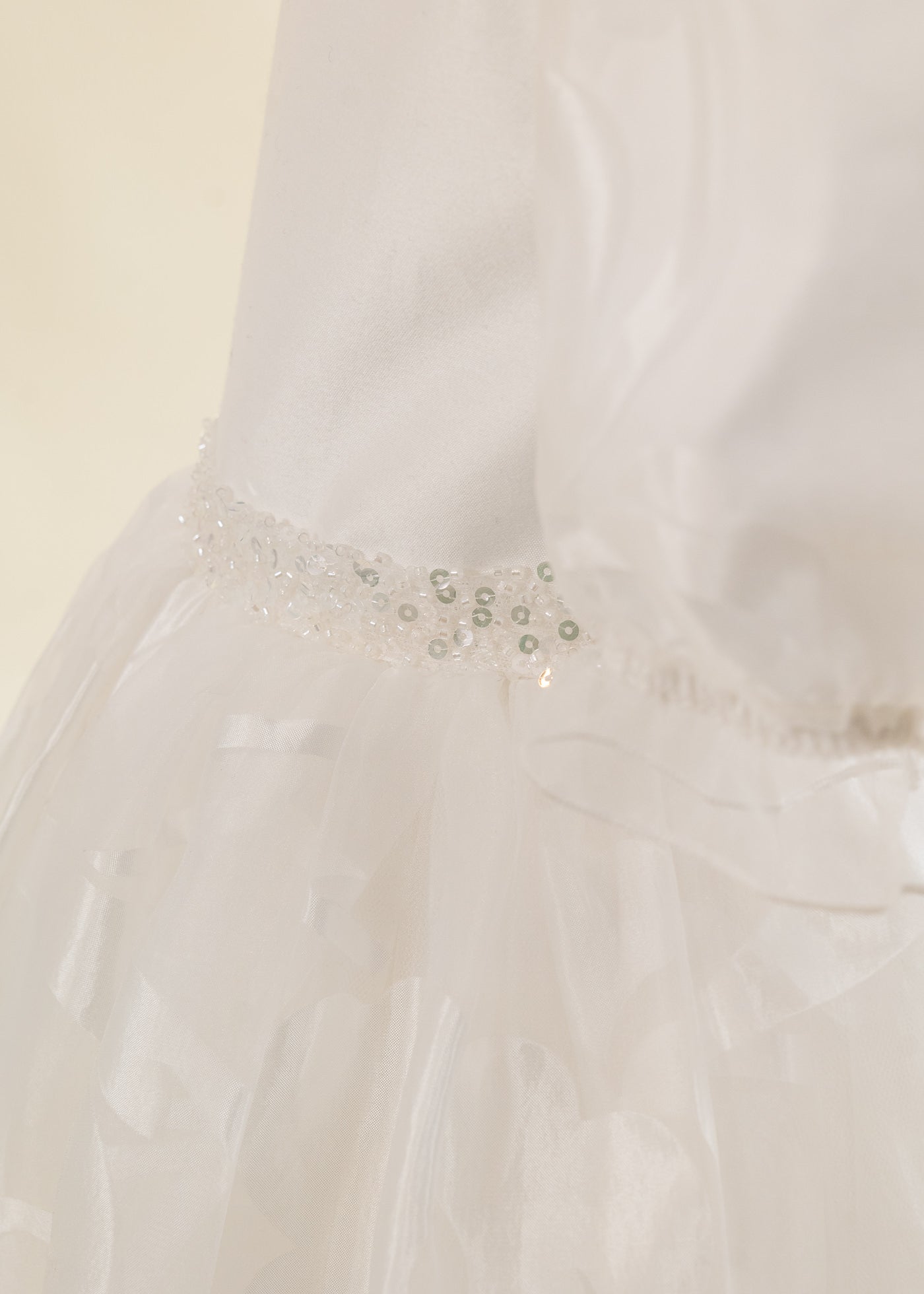 Rochita Alba Cu Dantela Floricele Si Perle AnneBebe