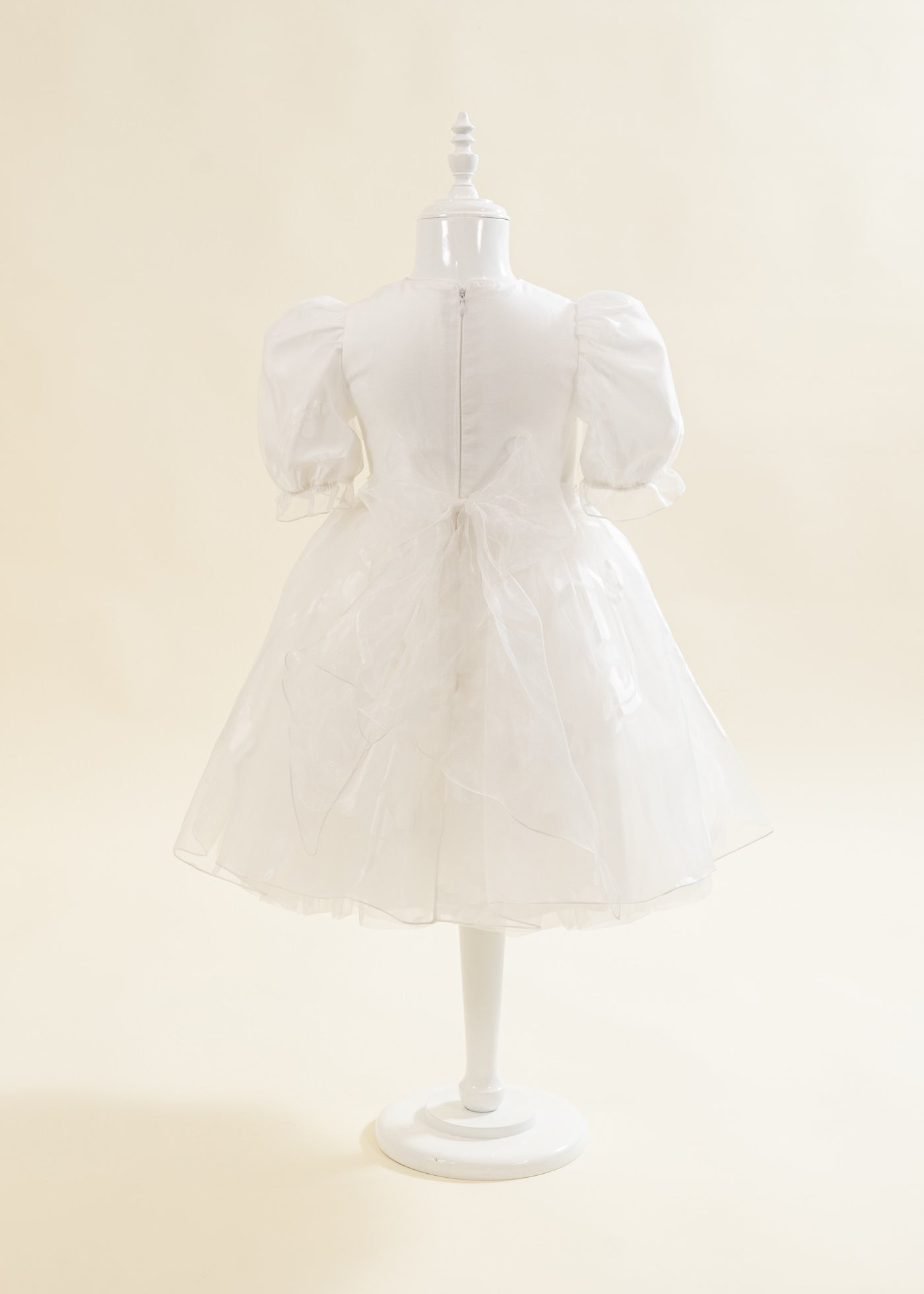 Rochita Alba Cu Dantela Floricele Si Perle AnneBebe