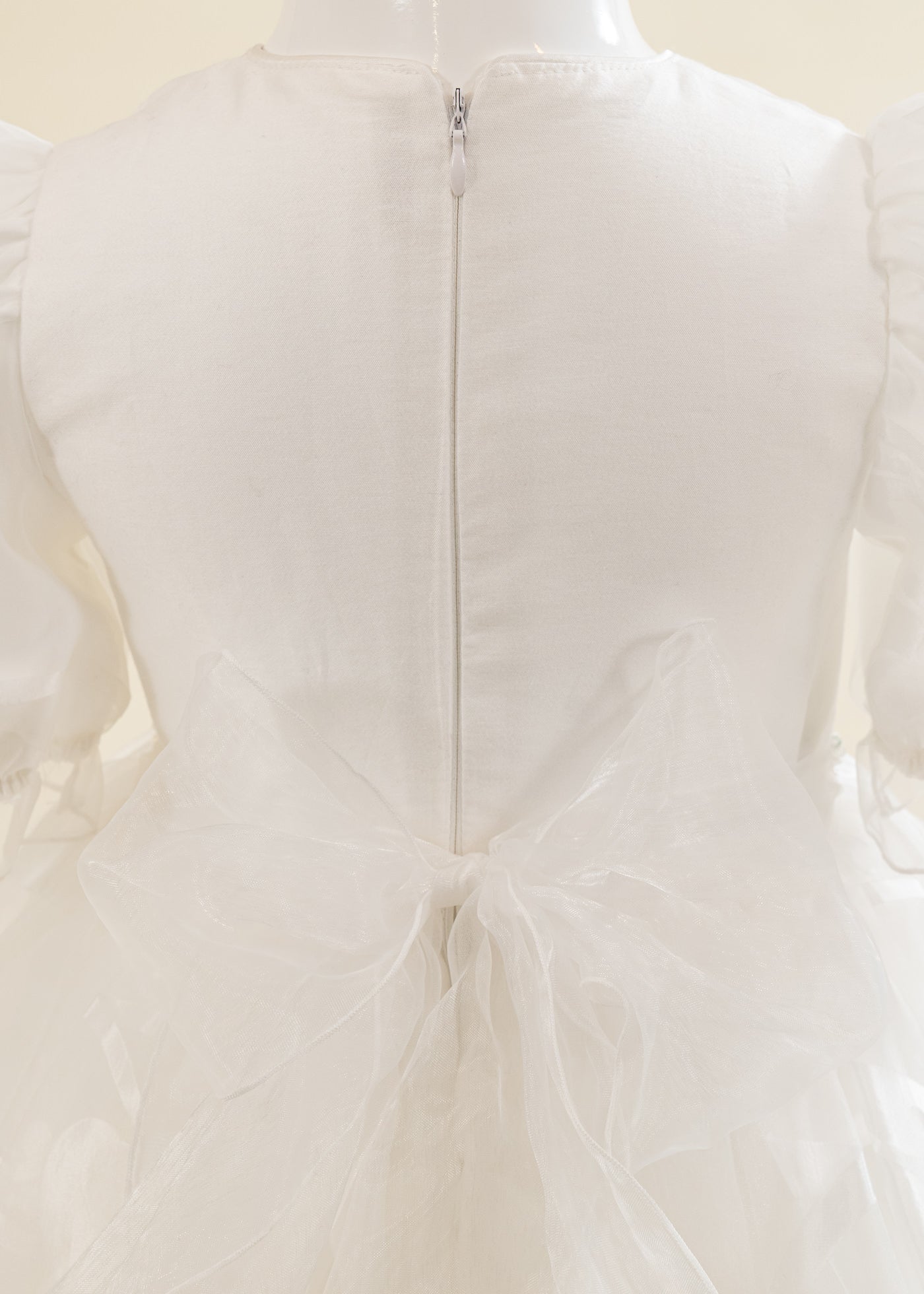 Rochita Alba Cu Dantela Floricele Si Perle AnneBebe